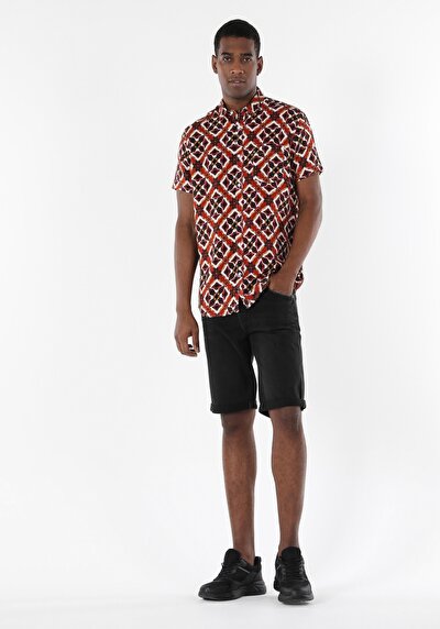 صورة من بني للرجال قميص  كم قصير