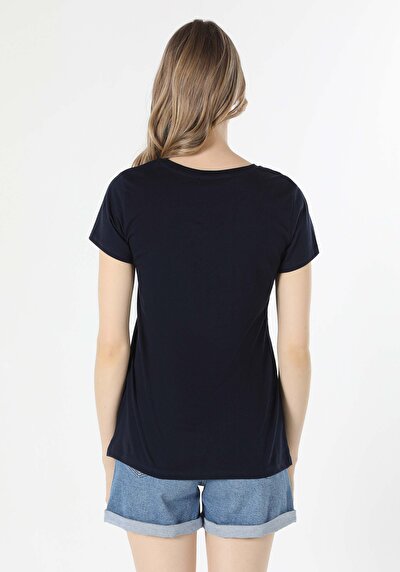 صورة من أزرق بحري للنساء تي شيرت بأكمام قصيرة