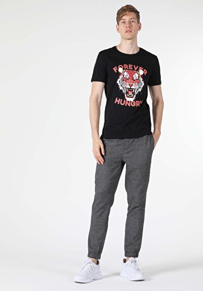 صورة من أسود للرجال تي شيرت بأكمام قصيرة