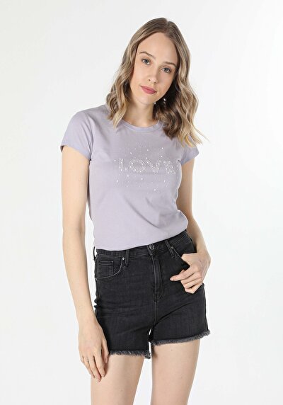 صورة من أرجواني للنساء تي شيرت بأكمام قصيرة