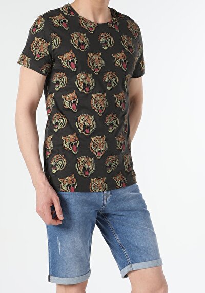 صورة من أنتراسيت للرجال تي شيرت بأكمام قصيرة