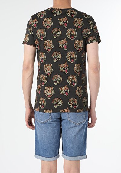 صورة من أنتراسيت للرجال تي شيرت بأكمام قصيرة