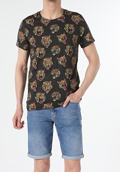 صورة من أنتراسيت للرجال تي شيرت بأكمام قصيرة