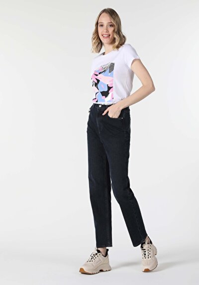 صورة من أبيض للنساء تي شيرت بأكمام قصيرة