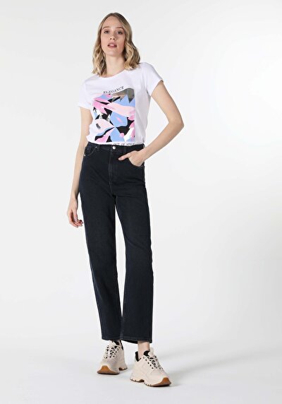 صورة من أبيض للنساء تي شيرت بأكمام قصيرة