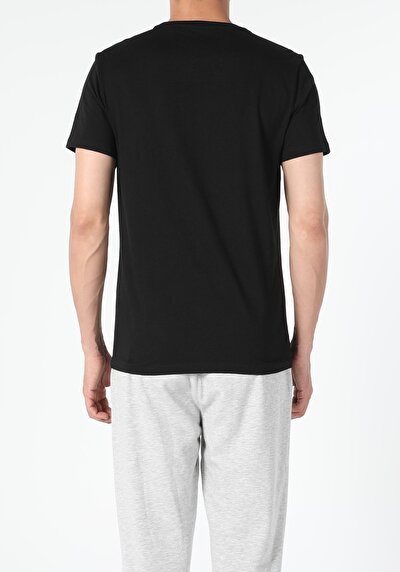 صورة من أسود للرجال تي شيرت بأكمام قصيرة