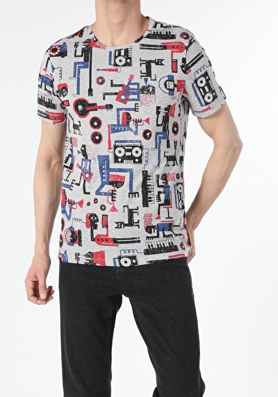 صورة من رمادي للرجال تي شيرت بأكمام قصيرة