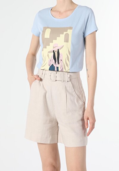 صورة من أزرق للنساء تي شيرت بأكمام قصيرة