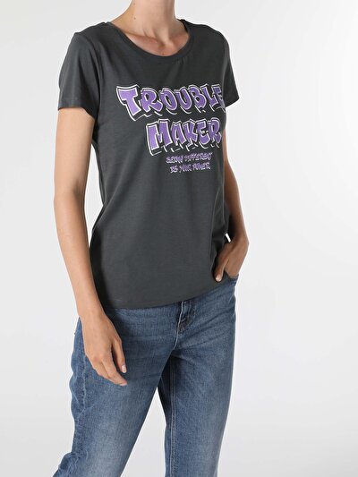 صورة من أنتراسيت للنساء تي شيرت بأكمام قصيرة