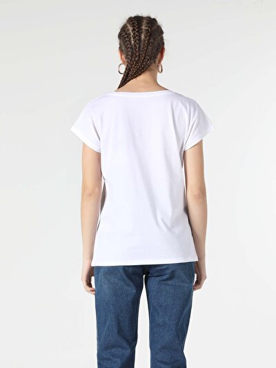 صورة من أبيض للنساء تي شيرت بأكمام قصيرة