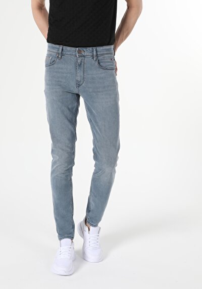 صورة من أزرق للرجال بناطيل