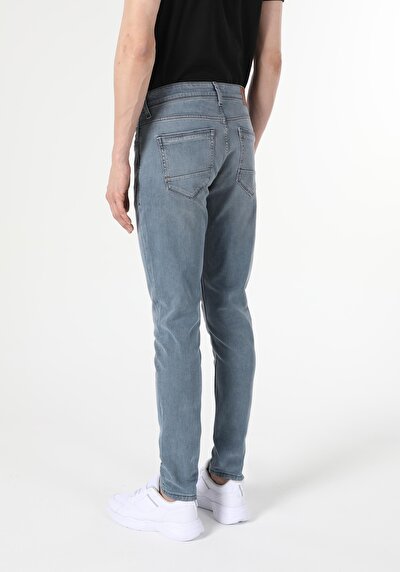 صورة من أزرق للرجال بناطيل