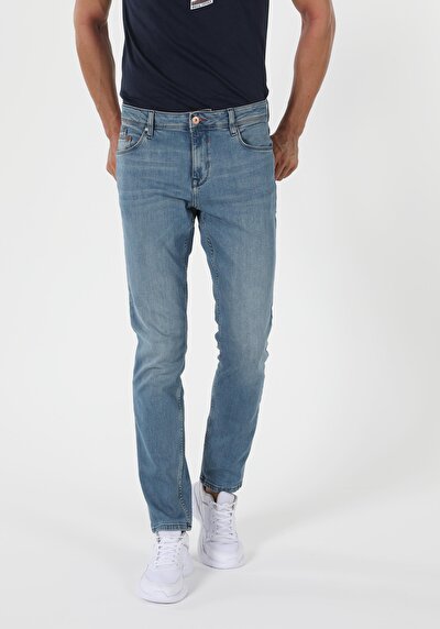 صورة من دينيم للرجال بناطيل