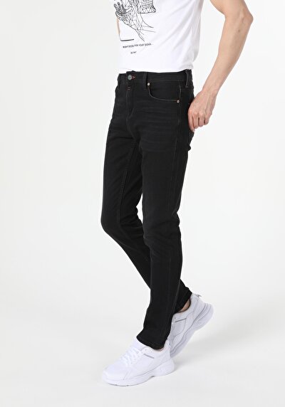 صورة من دينيم للرجال بناطيل