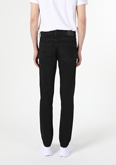 صورة من دينيم للرجال بناطيل