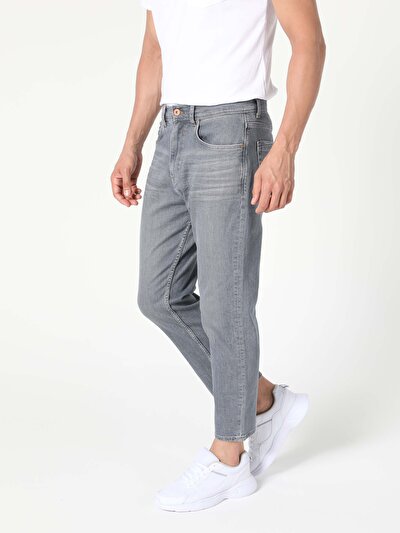 صورة من دينيم للرجال بناطيل