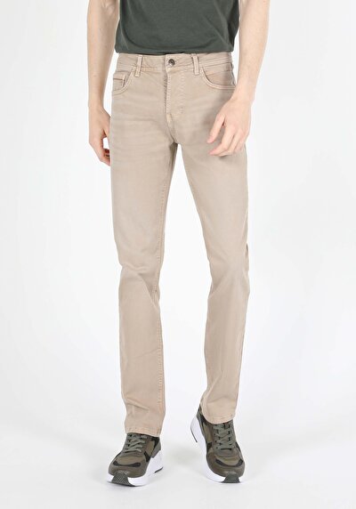 صورة من بيج للرجال بناطيل