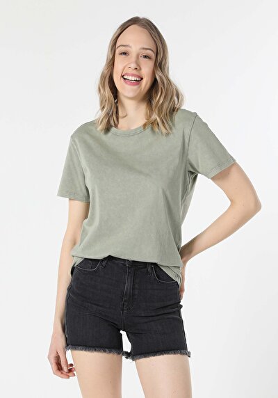 صورة من  للنساء تي شيرت بأكمام قصيرة