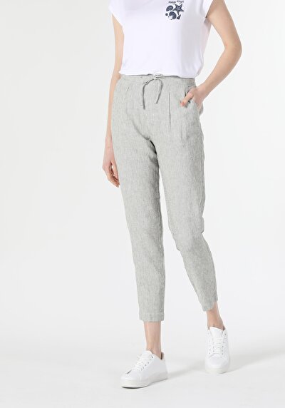 صورة من كاكي للنساء بناطيل