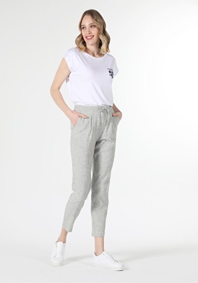 صورة من كاكي للنساء بناطيل