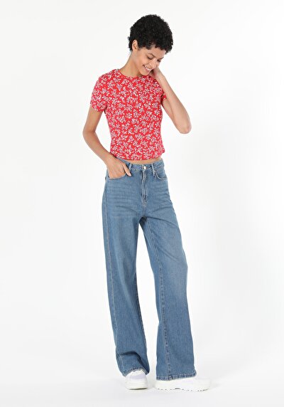 صورة من دينيم للنساء بناطيل