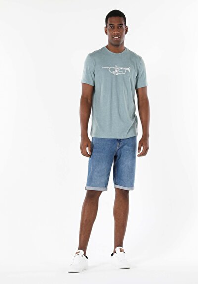 صورة من أخضر للرجال تي شيرت بأكمام قصيرة