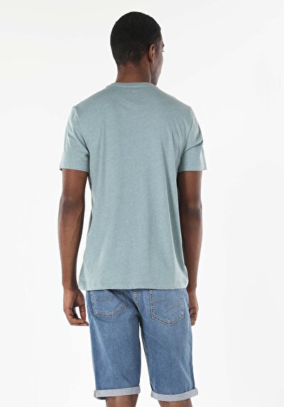 صورة من أخضر للرجال تي شيرت بأكمام قصيرة