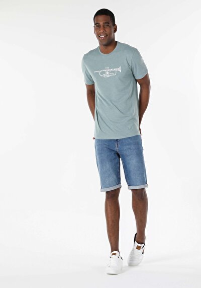 صورة من أخضر للرجال تي شيرت بأكمام قصيرة