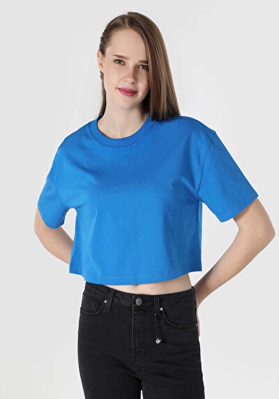 صورة من مريح رقبة مستديرة مستقيم نسائي أزرق كم قصير تي شيرت