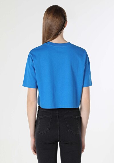 صورة من مريح رقبة مستديرة مستقيم نسائي أزرق كم قصير تي شيرت