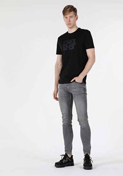 صورة من أسود للرجال تي شيرت بأكمام قصيرة