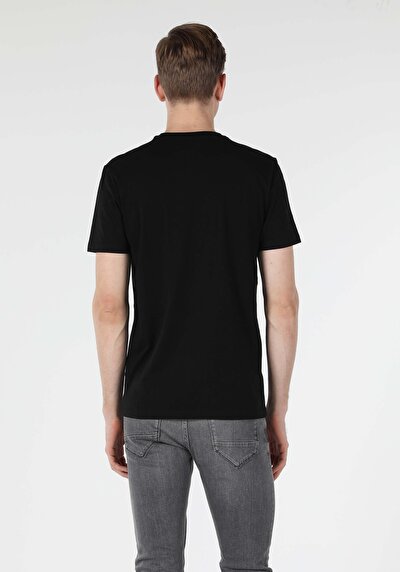 صورة من أسود للرجال تي شيرت بأكمام قصيرة