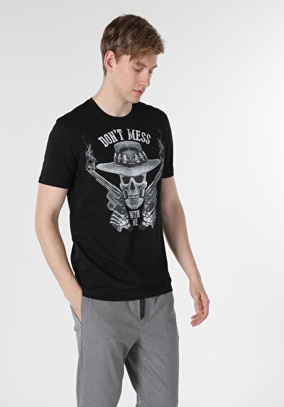 اعرض التفاصيل لـ أسود للرجال تي شيرت بأكمام قصيرة