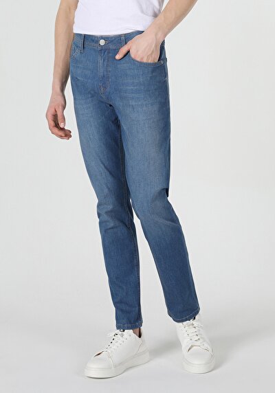 صورة من أزرق للرجال بناطيل