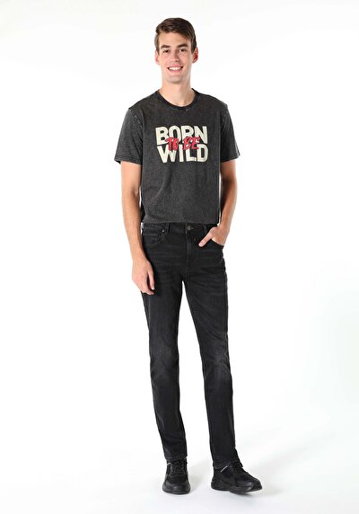 صورة من أسود للرجال بناطيل