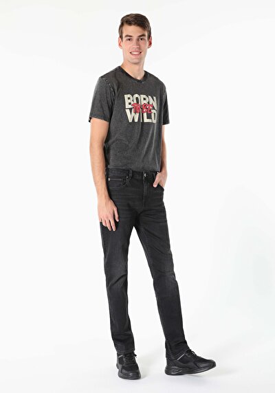 صورة من أسود للرجال بناطيل