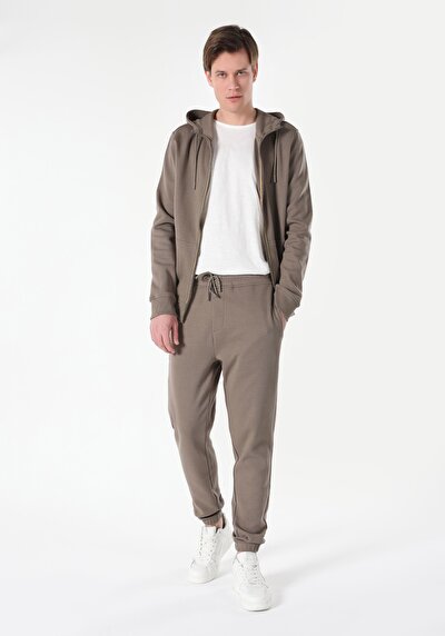 صورة من منك للرجال بنطال رياضي