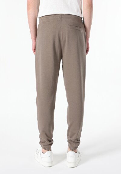 صورة من منك للرجال بنطال رياضي