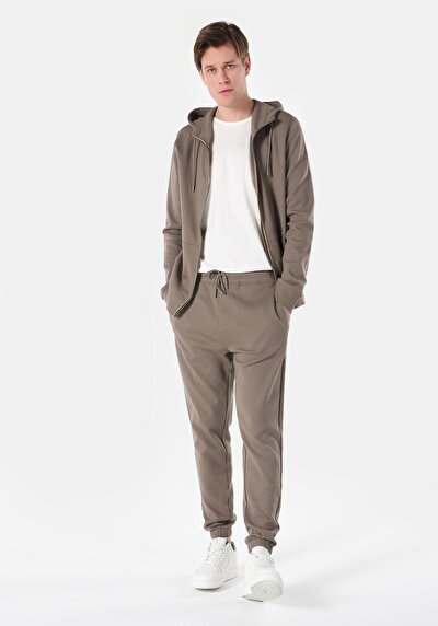 صورة من منك للرجال بنطال رياضي