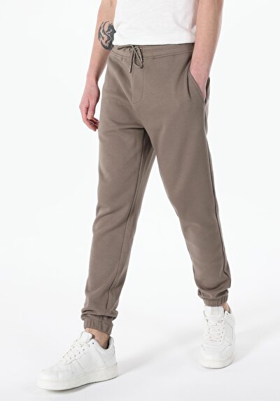 صورة من منك للرجال بنطال رياضي