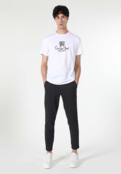 صورة من أبيض للرجال تي شيرت بأكمام قصيرة