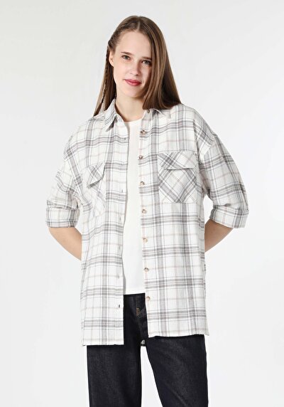 صورة من قميص عادي رقبة منقوشة نسائي أبيض كم طويل قميص