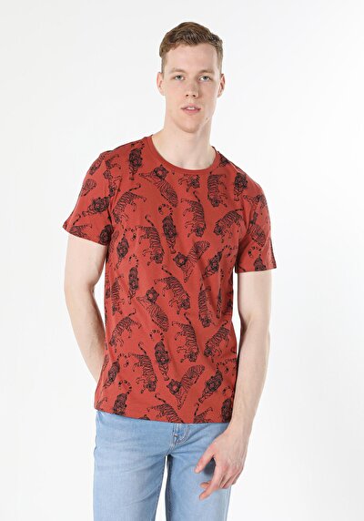 صورة من بني للرجال تي شيرت بأكمام قصيرة