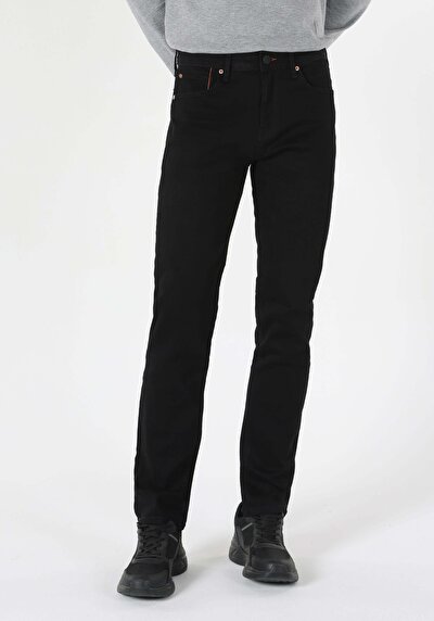 صورة من دينيم للرجال بناطيل