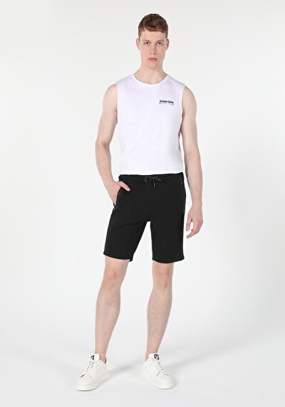 صورة من أسود للرجال شورت