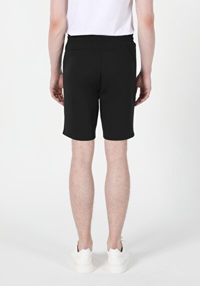 صورة من أسود للرجال شورت