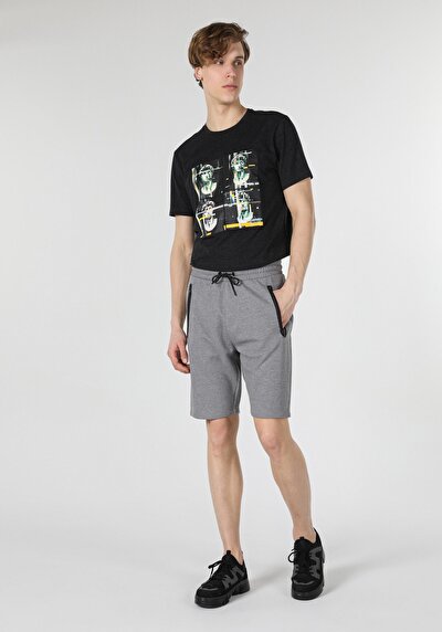 صورة من رمادي للرجال شورت