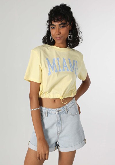 اعرض التفاصيل لـ  عادي رقبة مستديرة نسائي أصفر كم قصير تي شيرت