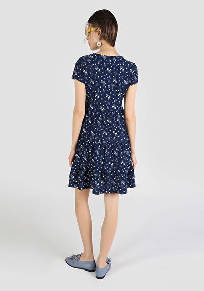 صورة من زهري نسائي أزرق كحلي فستان بأكمام قصيرة