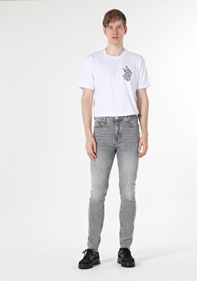 صورة من رمادي للرجال بناطيل